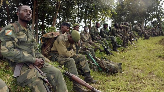 Konžští vojáci poblíž města Bunagana na severu země, kde bojovavli s povstalci z hnutí M23. To vyhlásilo 4. listopadu demobilizaci.