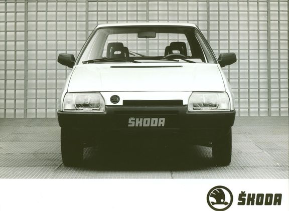 Škoda Favorit měla premiéru v Brně v září 1987.