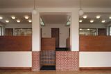 K vidění budou nově zrekonstruované interiéry, v nichž Loos dával přednost kvalitním materiálům, jako je například mramor nebo mahagon.
