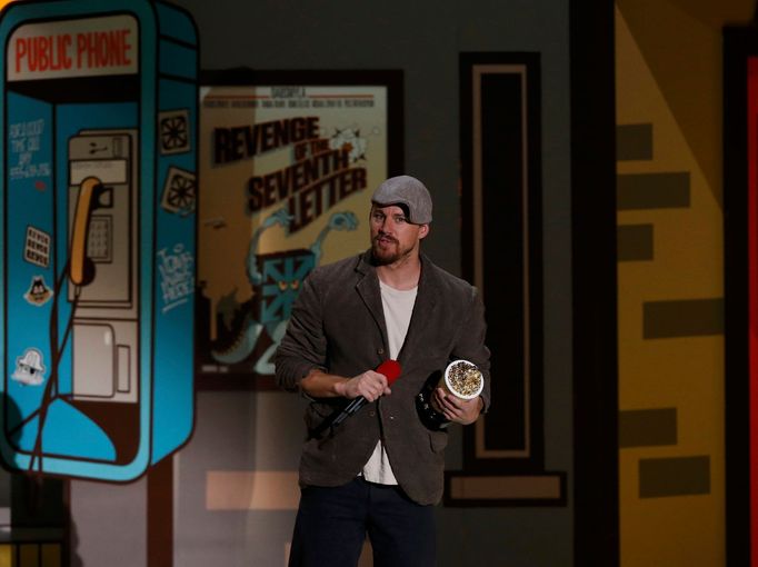 Actor Channing Tatum accepts the award for Best Comedic Performance for &quot;22 Jump Street&quot; at the 2015 MTV Movie Awards in Los Angeles