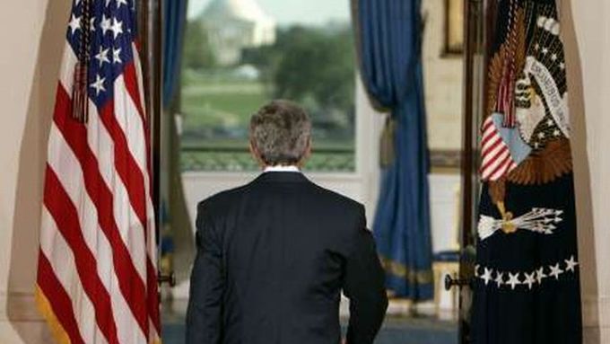 Bush odchází poté, co oznámil své veto.