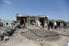 Útok v Jemenu si vyžádal nejméně 35 mrtvých, nálety mířily na hotel
