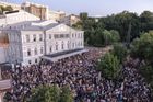 Protesty a hrozba z EU pomohly. Ukrajinský parlament má obnovit nezávislost úřadů