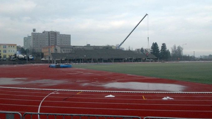 Stavba atletického stadionu v Plzni - Skvrňanech