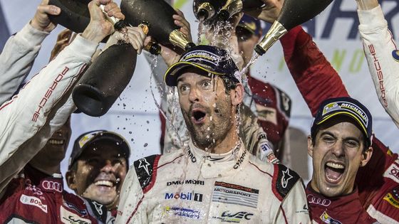 Mark Webber patřil i po odchodu z F1 mezi populární postavy MS ve vytrvalostních závodech. Po šestihodinovce v Bahrajnu ale i tento Australan pověsil helmu na hřebík.