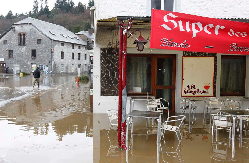 Kopa sněhu, pak obleva. Evropu sužují záplavy