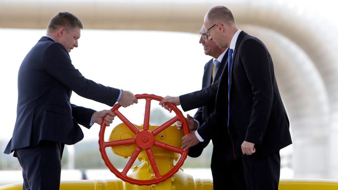 Premiéři obou zemí při slavnostním zahájení dodávek slovenského plynu na Ukrajinu.