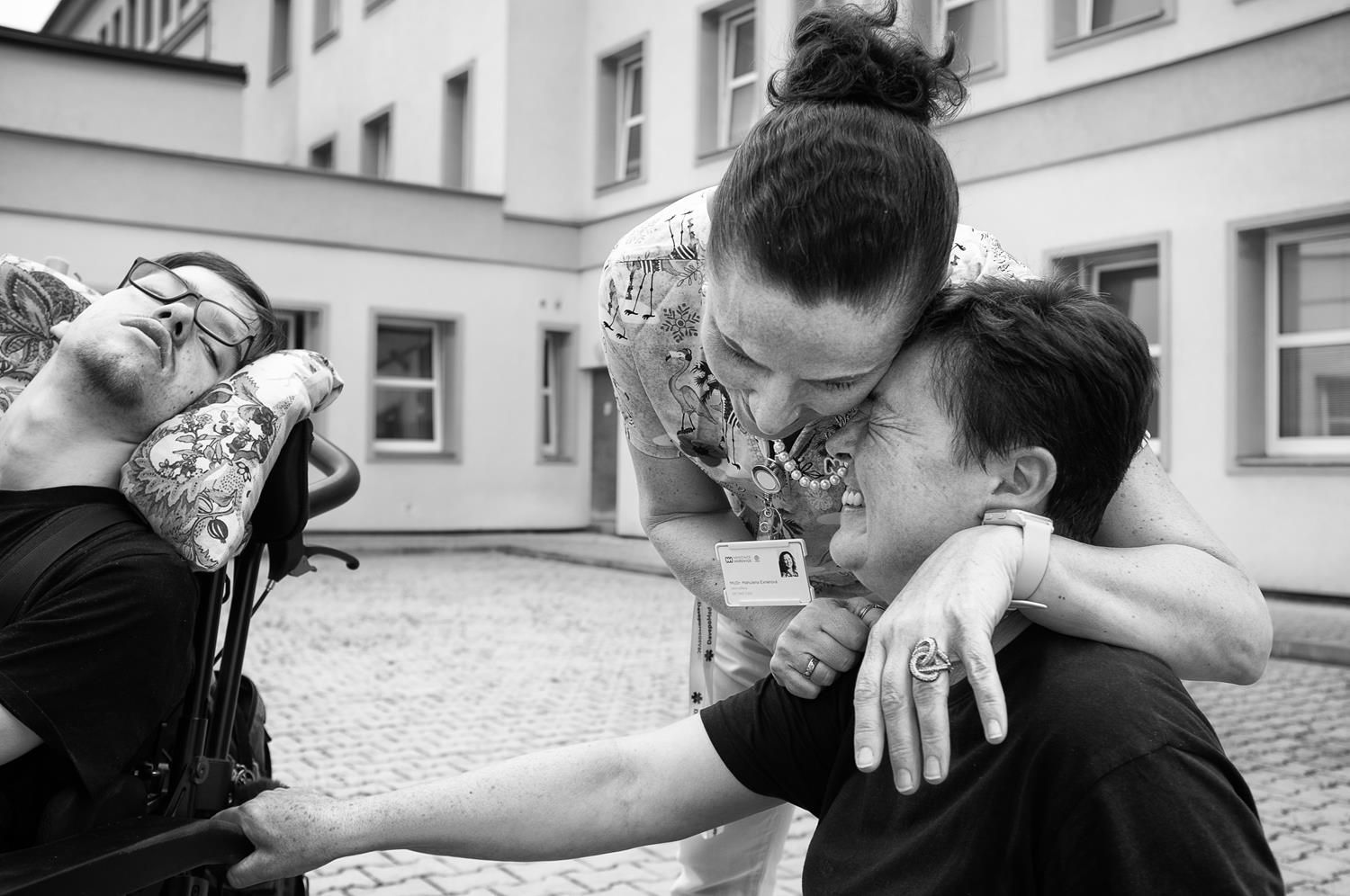 Michael Hanke: Naděje (snímky ze souboru, který vznikl na oddělení dlouhodobé a intenzivní ošetřovatelské péče pro děti v nemocnici v Hořovicích).