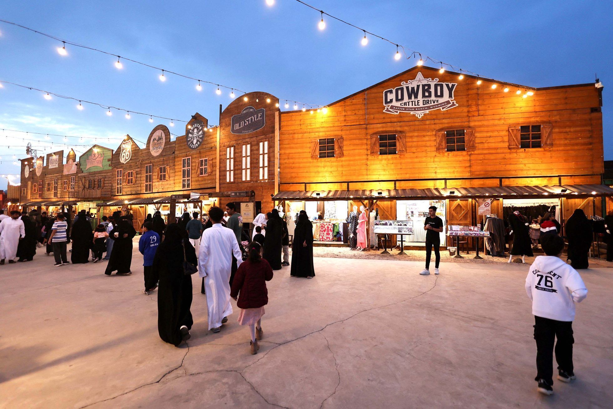 Cowboy Town, Saudská Arábie, western, zábava, indiáni, kovbojové