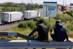 V Británii nový domov nenajdete, vzkázal Cameron uprchlíkům