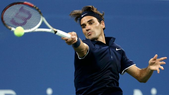 Švýcarský tenista Roger Federer hraje s Čechem Tomášem Berdychem na US Open 2012.