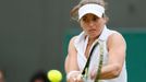 Petra Cetkovská v zápase se Sloane Stephensovou na Wimbledonu 2013