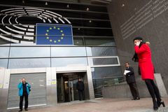 V úřadech EU chybí Češi, Bruselu dominují byrokrati ze starých členských států