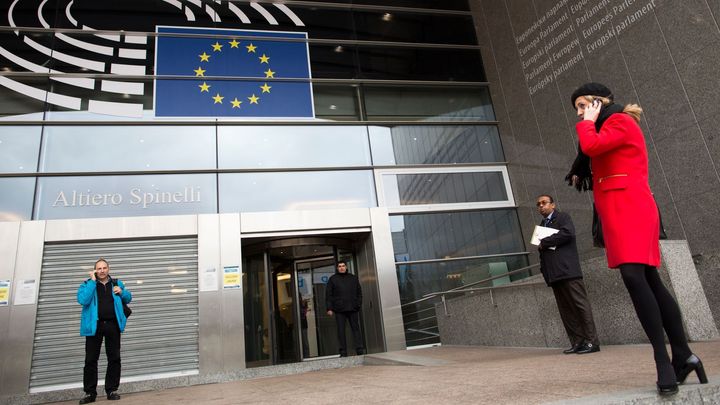 Poslední průzkum: V eurovolbách posilují liberálové i euroskeptici, vyhrají lidovci