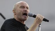 Bubeník a zpěvák legendární kapely Genesis Phil Collins na koncertě, který se konal 20. června v Praze.