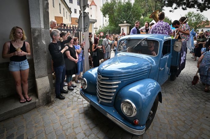 Festivalový průvod na zahájení 42. ročníku Prázdnin v Telči.