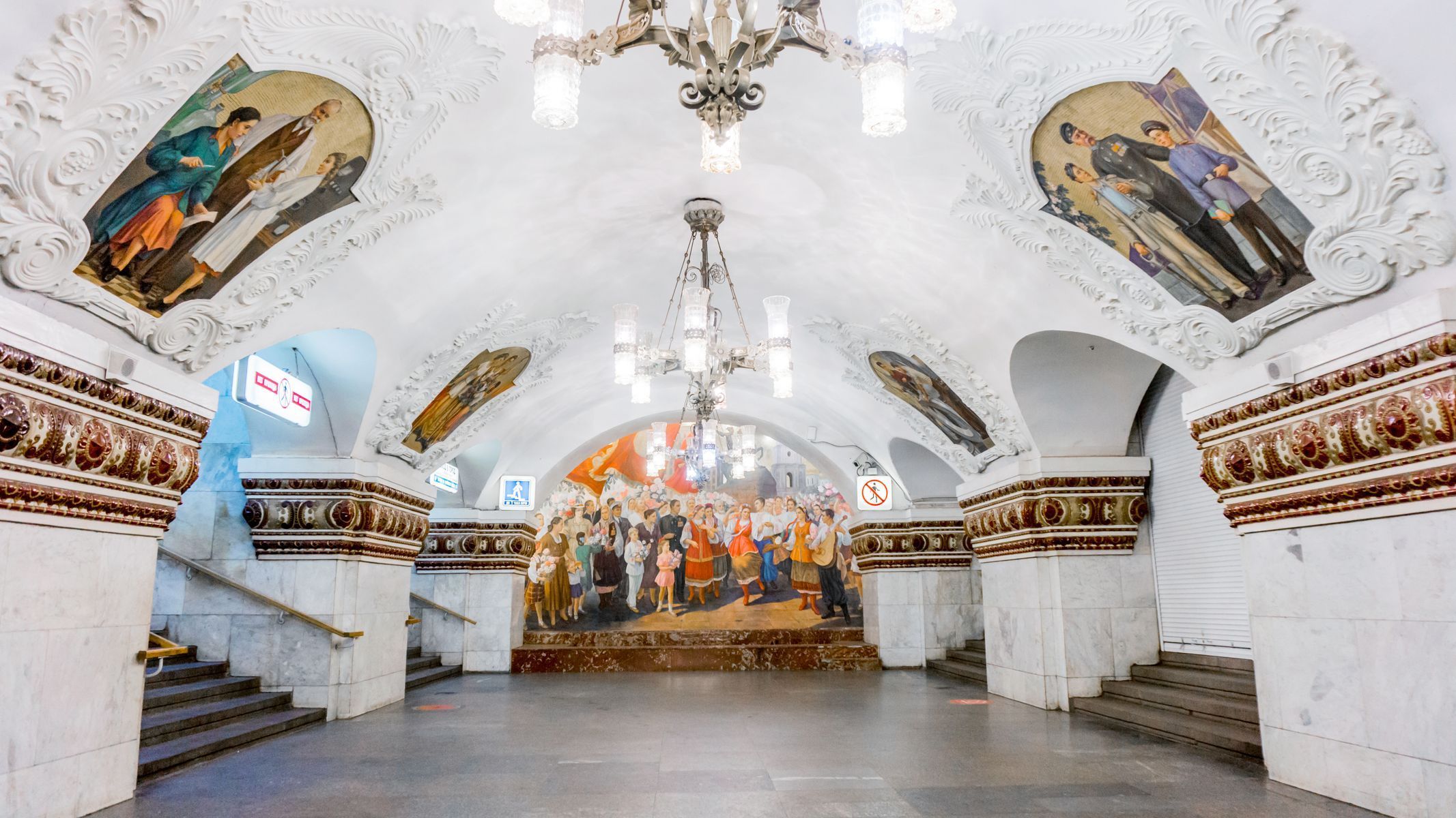 Jednorázové užití / Fotogalerie / Když metro připomíná luxusní palác. Podívejte se na krásy moskevské podzemky