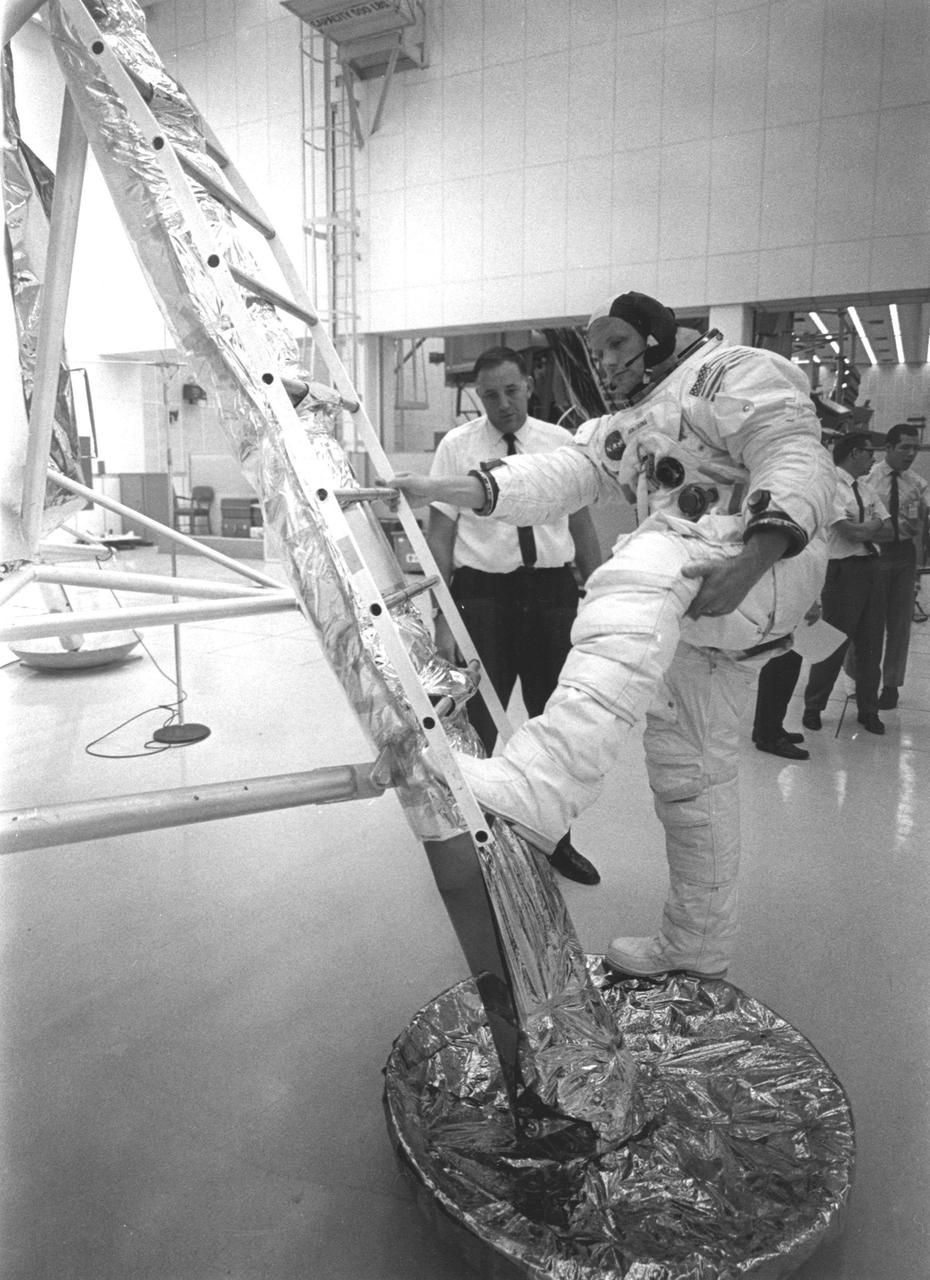 Neil Armstrong - fotky uvolněné NASA z jejího archivu