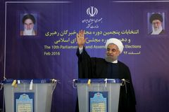 Íránské volby zřejmě skončily úspěchem reformistů. Podpora prezidenta Rúháního vzroste dvojnásobně