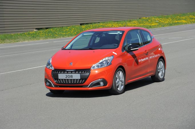 Úsporná verze Peugeotu 208 při rekordním pokusu.