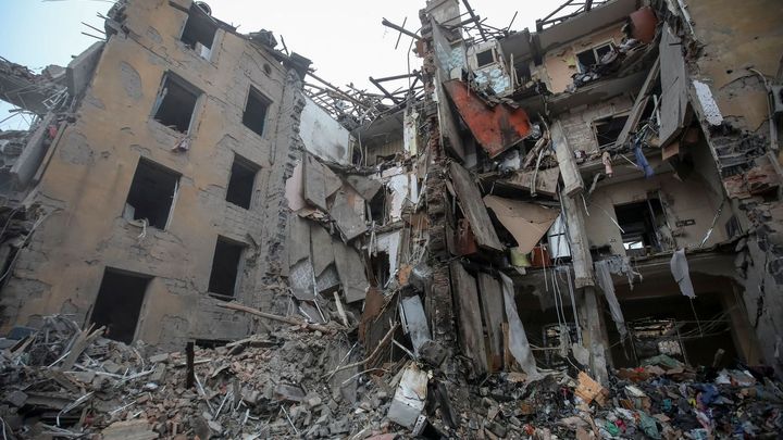 Zeťovi ruského zbrojaře hrozí sankce a vyhoštění. Rychle se zbavuje firem v Česku