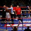 Britský boxer David Haye boxuje s Britem Dereckem Chisorou v mezinárodním mistrovství těžké váhy v londýnském Upton Parku v roce 2012.
