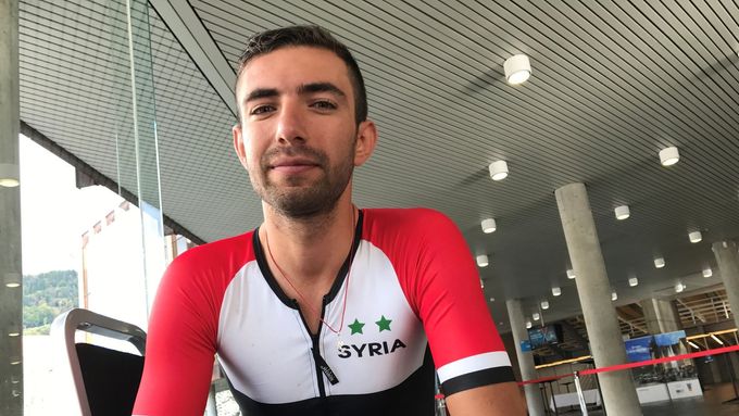 Cyklista Ahmed Badreddin Wais pracuje ve Švýcarsku v supermarketu.