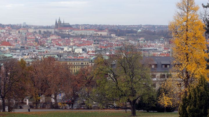 Začátek října bude sychravý. Oteplí a vyjasní se jen v sobotu, objeví se ale bouřky