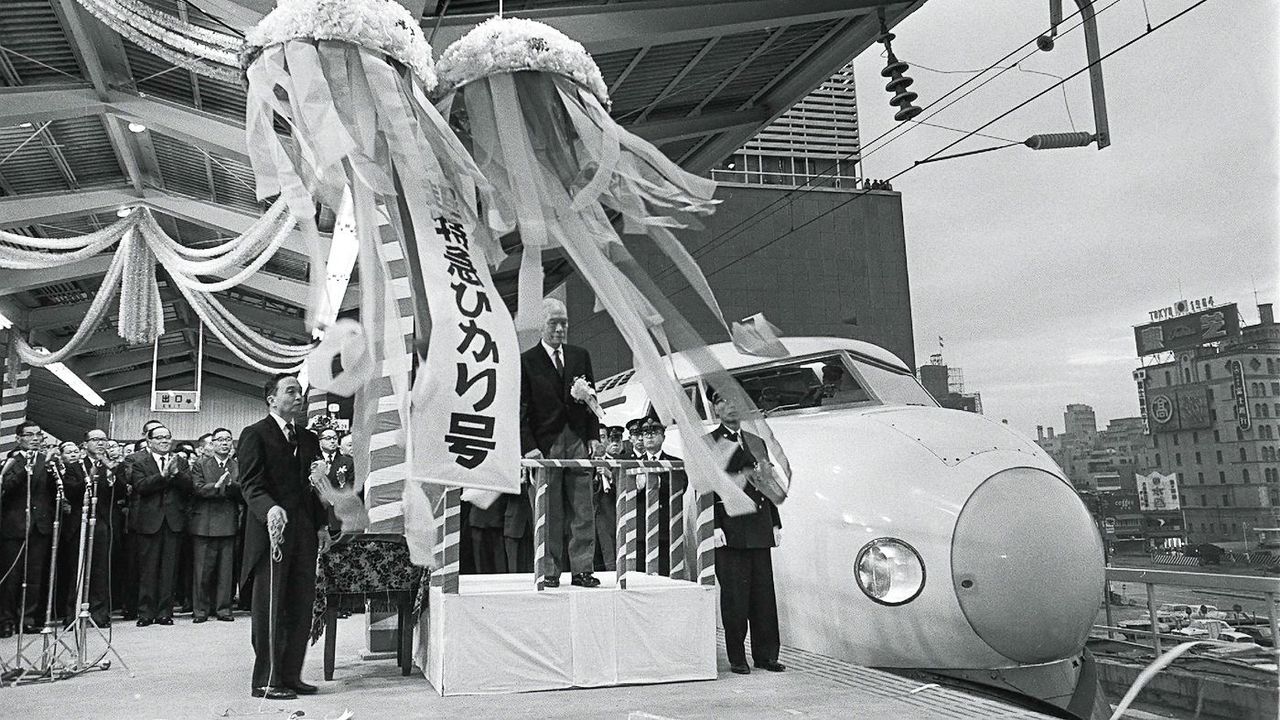 Foto: Průkopník mezi rychlovlaky. Japonský šinkansen se stal symbolem modernizace