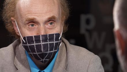 Varoval před tisíci mrtvých denně. Proč jeho předpověď nevyšla? Sledujte DVTV