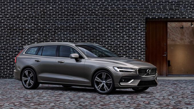 Volvo představilo novou generaci kombi V60. Nabídne dva plug-in hybridy a částečně autonomní řízení
