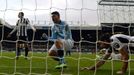 Sergio Agüero se radoval i z gólu, kterým Yaya Touré ukončil skóre zápasu Newcastle - Manchester City.