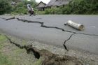 Indonéskou Sumatru znovu zasáhla silná zemětřesení