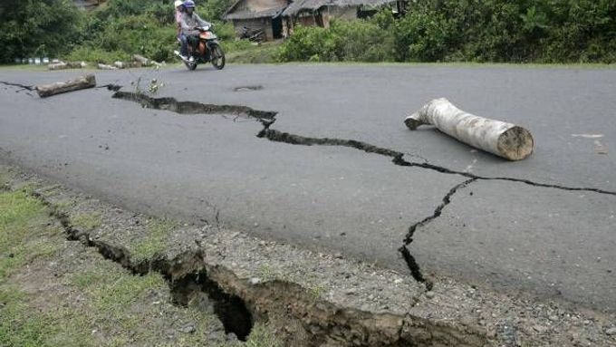 Následky posledního zemětřesení v Indonésii. Ilustrační snímek