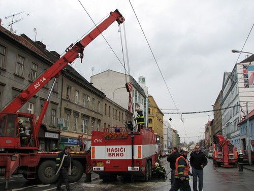 Nehoda hasičské cisterny v Brně