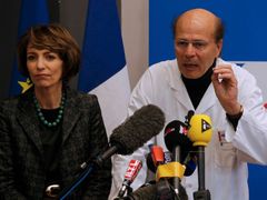 Francouzská ministryně zdravotnictví Marisol Touraineová a neurolog Gilles Hedan.