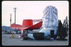 Benzinová stanice Hat'n'Boots poblíž Route 99, Seattle, Washington, 1977