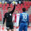 Fotbal, Slavia Praha - Liberec: Radek Příhoda dává kartu Sergii Rybalkovi