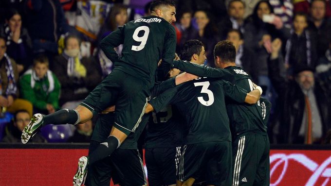 Mesut Özil se na půdě Valladolidu dvakrát trefil a zařídil Realu výhru.