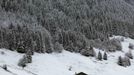 A house is pictured after a snow storm in the Alpine ski resort of Rougemont, 150 km (93.2 miles) east of Geneva, November 29, 2012. REUTERS/Denis Balibouse (SWITZERLAND - Tags: ENVIRONMENT) Published: Lis. 29, 2012, 2:24 odp.