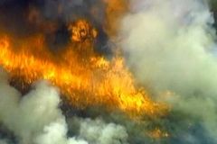 S rekordním požárem bojuje v Novém Mexiku 1200 hasičů