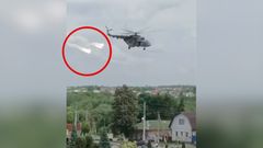 Video: „To na nás shazují z našeho vrtulníku?“ Zmatení Rusové nechápou dění v Bělgorodu.