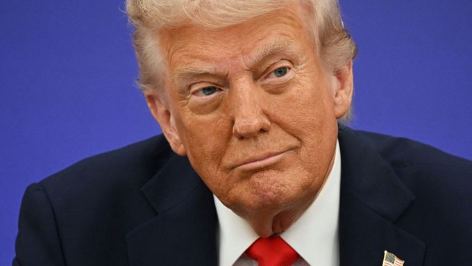 Americký prezident Donald Trump oznámil dohodu mezi oběma zeměmi během tiskové konference v sídle Chequers na závěr státní návštěvy 18. září 2025.