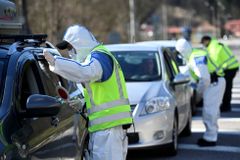Začala platit omezení pro cesty na Slovensko. Koho se týkají a jaké hrozí pokuty?