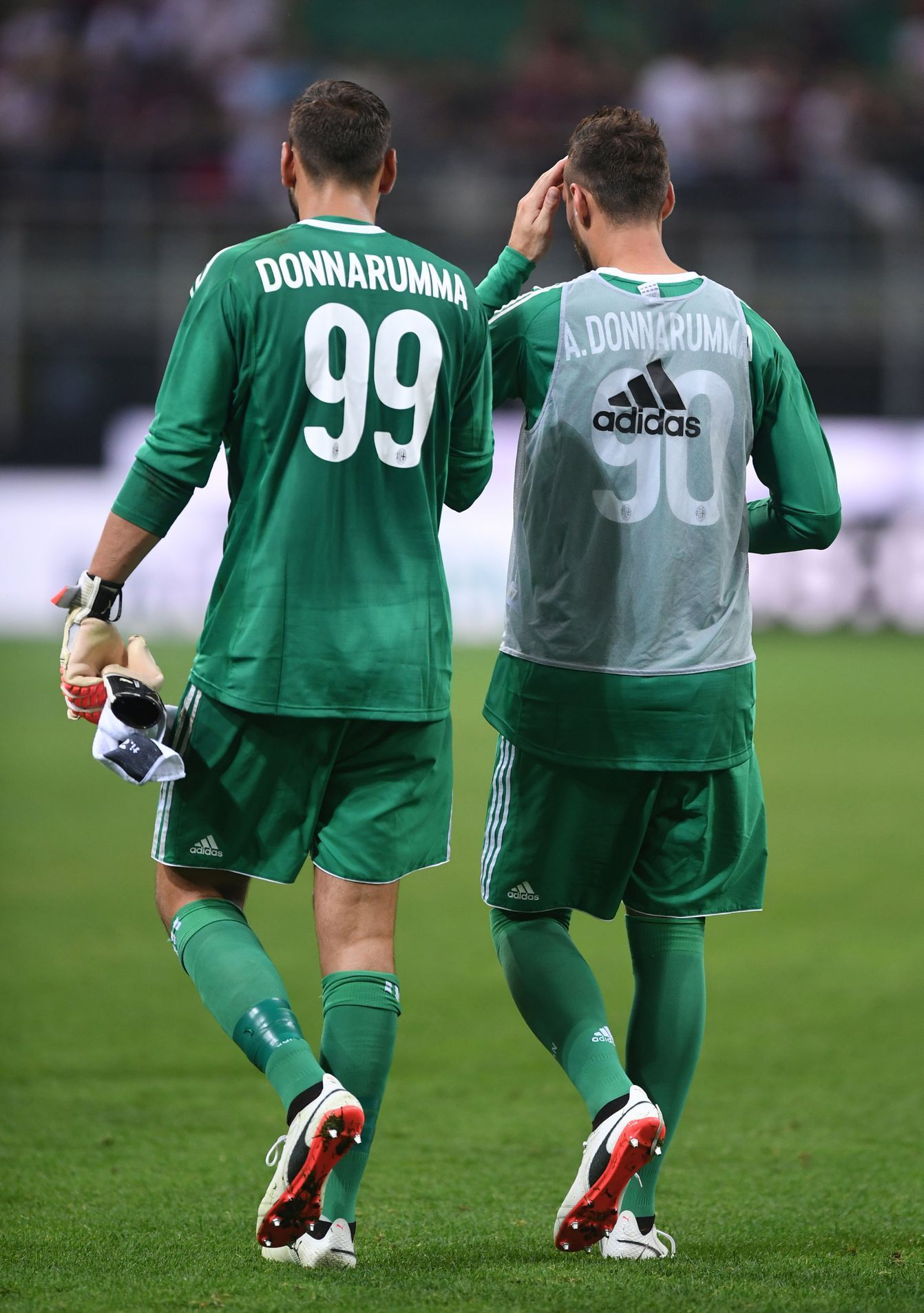 Gigi a Antonio Donnarumma (AC Milán)
