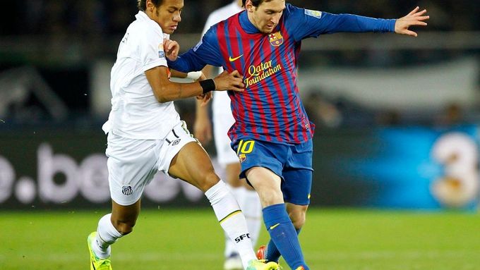 OBRAZEM V souboji superfotbalistů předčil Messi Neymara