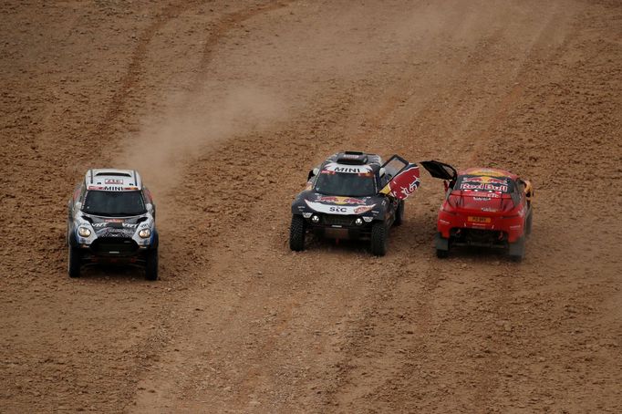 Carlos Sainz (Mini) a Sébastien Loeb (BRX) v 5. etapě Rallye Dakar 2021