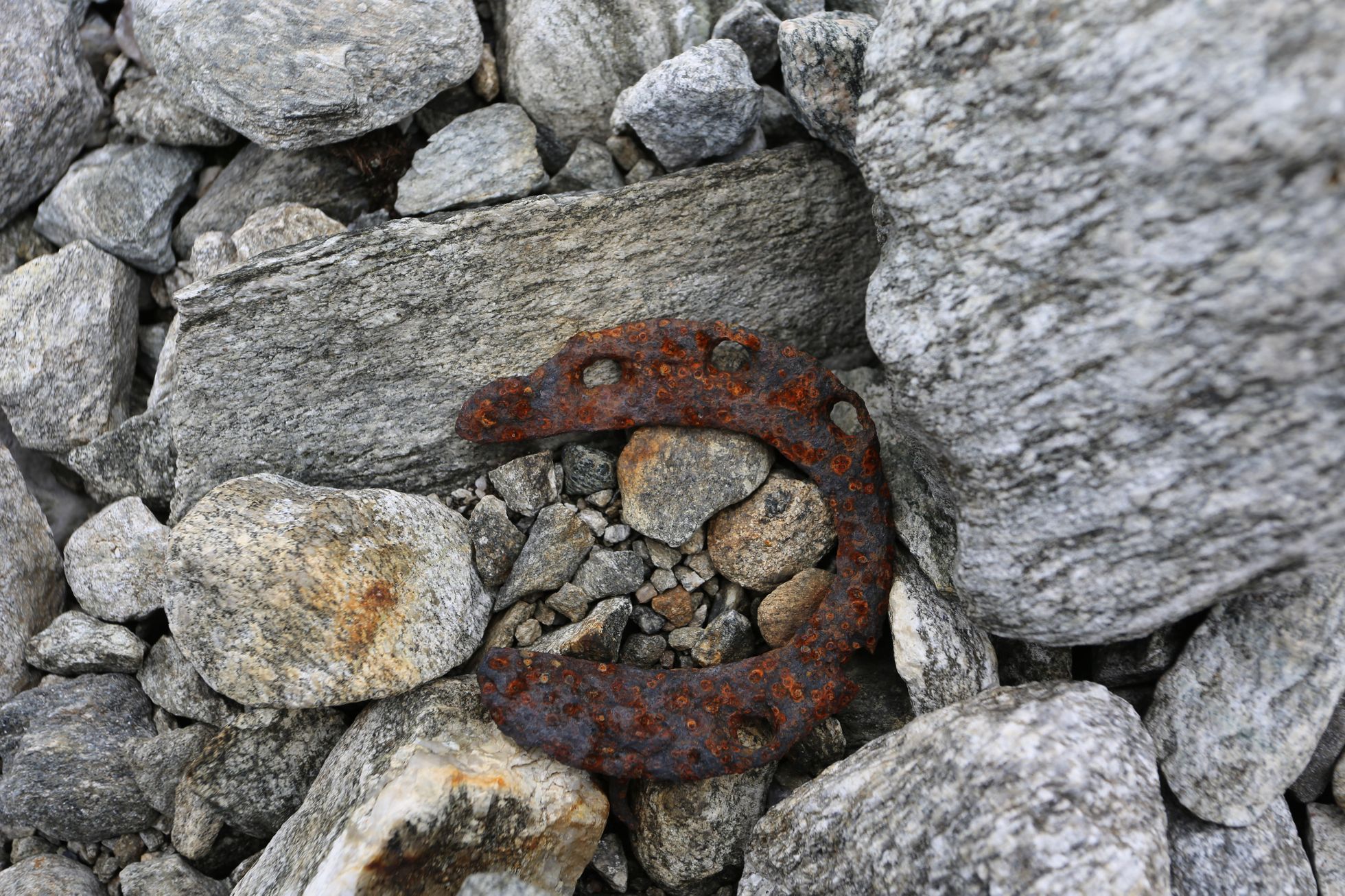 ledovec průsmyk norsko archeologický nález artefakty vikingové