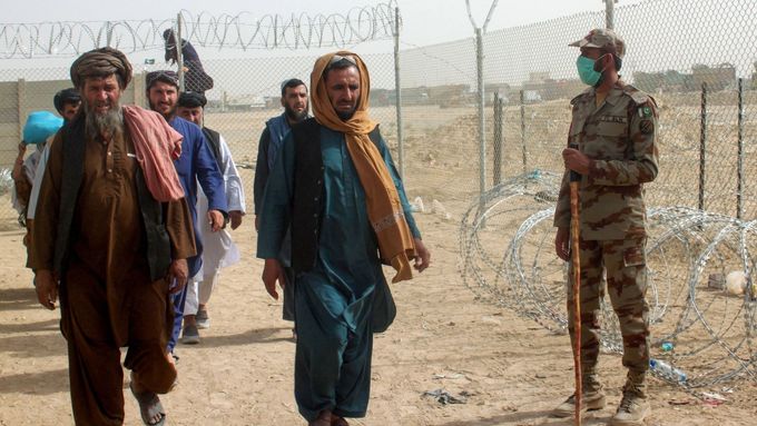 Afghánští uprchlíci na hranici s Pákistánem.