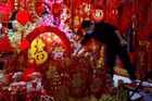 Soudruzi, buďte zodpovědní. Peking dá prémie lidem, kteří oslaví čínský nový rok doma